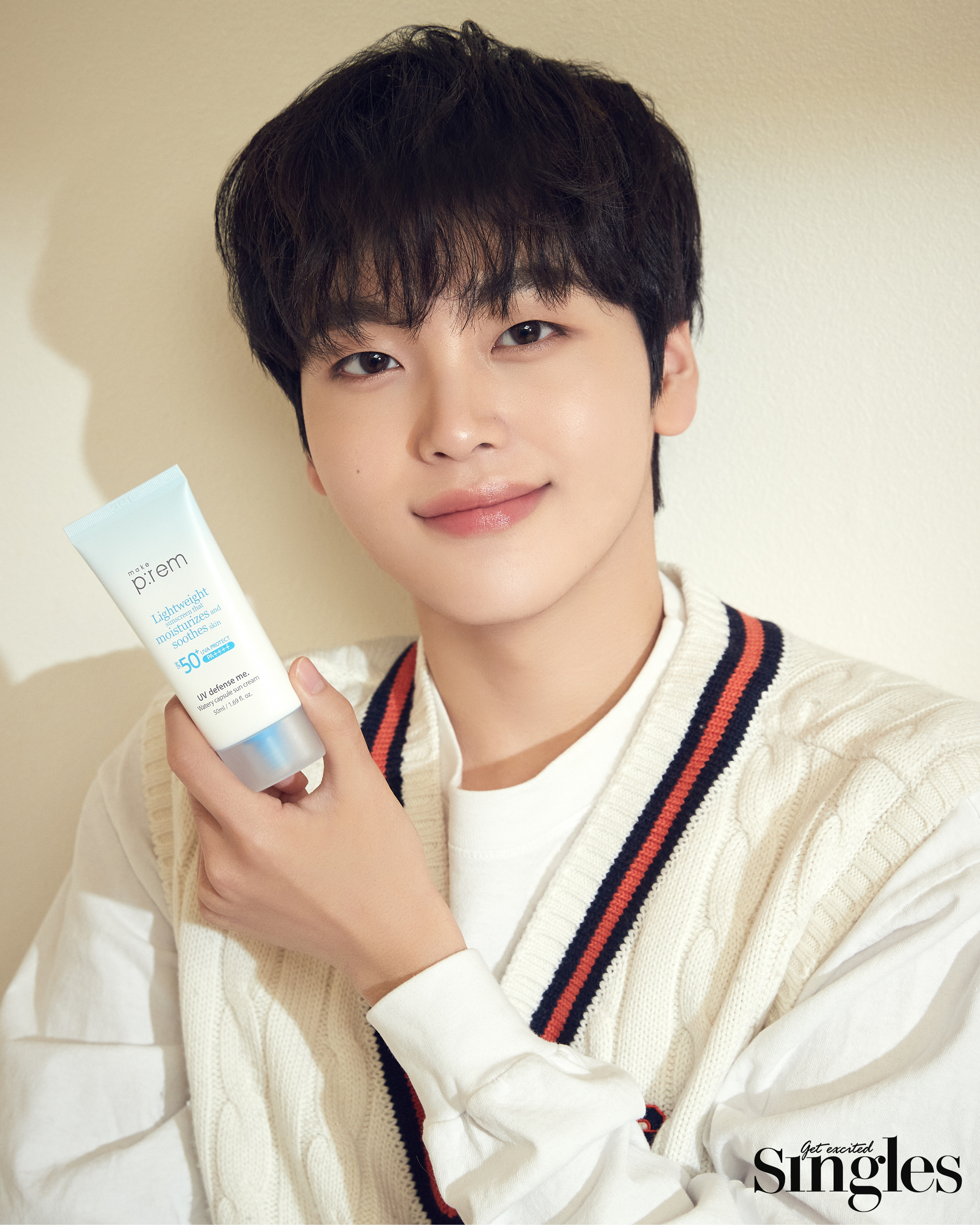 크래비티 형준과 메이크포렘 유브이 디펜스 미 워터리 캡슐 선크림이 등장한 싱글즈 화보